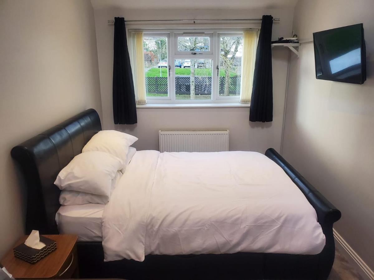 Large Kingsize Ensuite In Kingswood, Bristol, Bs15 Экстерьер фото